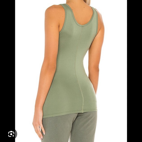 Morgan Stewart Sport Sleeveless Scoop Neck Tank Top, Small - Picture 9 of 10